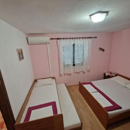 Rooms Anita Sibinj Sibinj Krmpotski Bagian luar foto