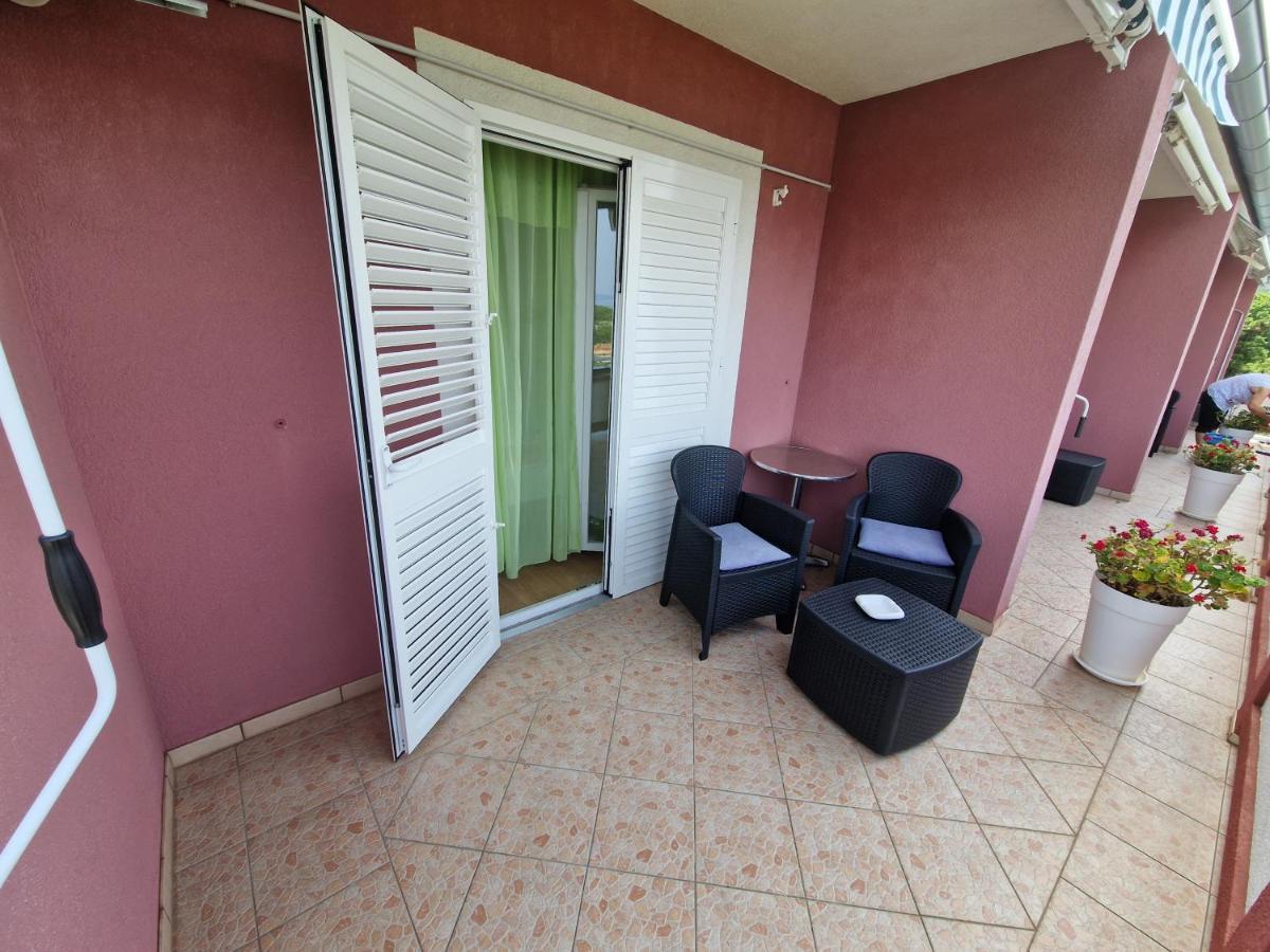 Rooms Anita Sibinj Sibinj Krmpotski Bagian luar foto