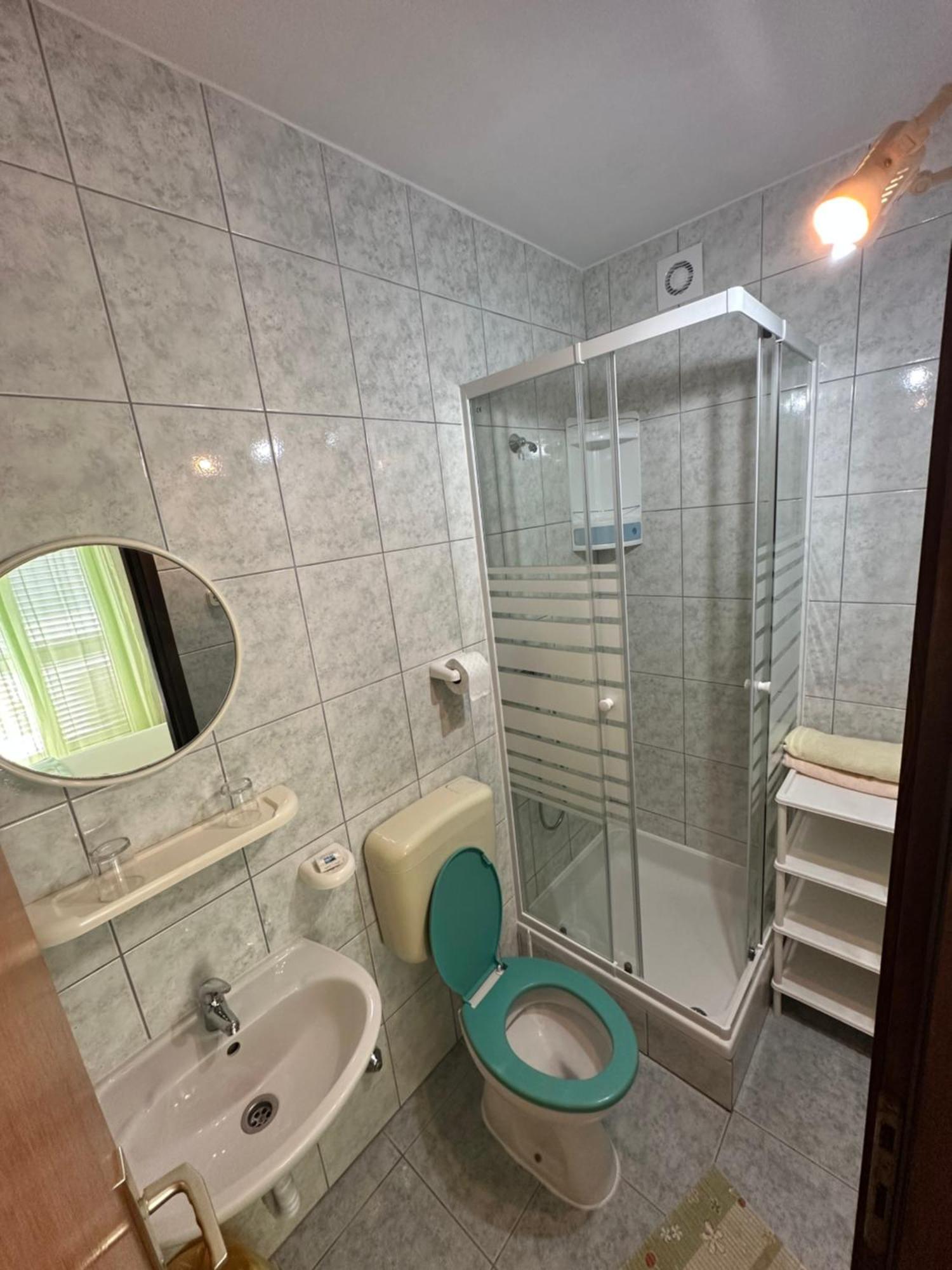 Rooms Anita Sibinj Sibinj Krmpotski Bagian luar foto
