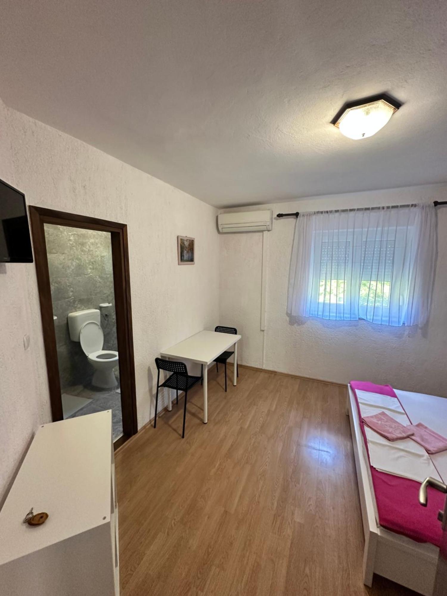 Rooms Anita Sibinj Sibinj Krmpotski Bagian luar foto